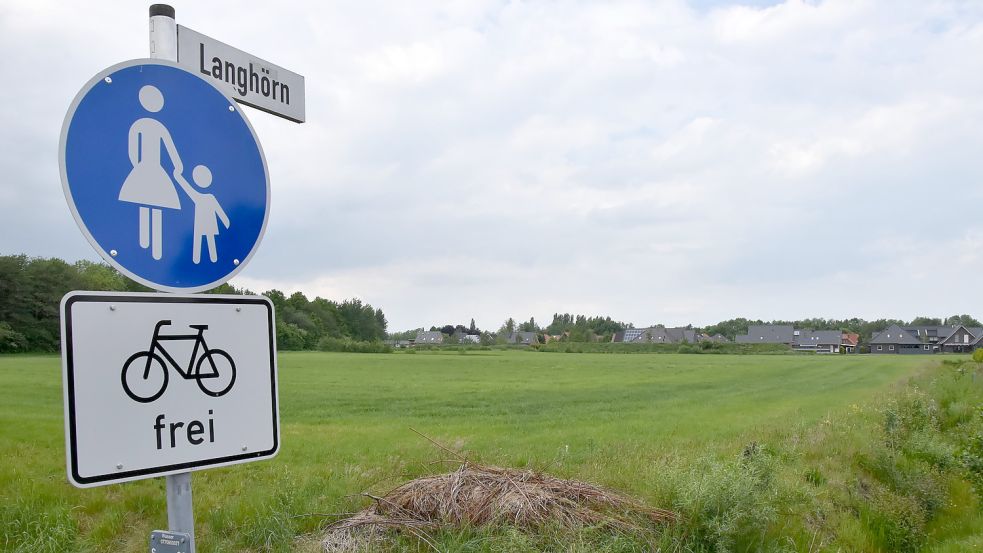 Auf dem Land des Landwirts Johannes von Essen (Blick von der Kirchstraße) soll das Seniorendorf gebaut werden. Foto: Thomas Dirks