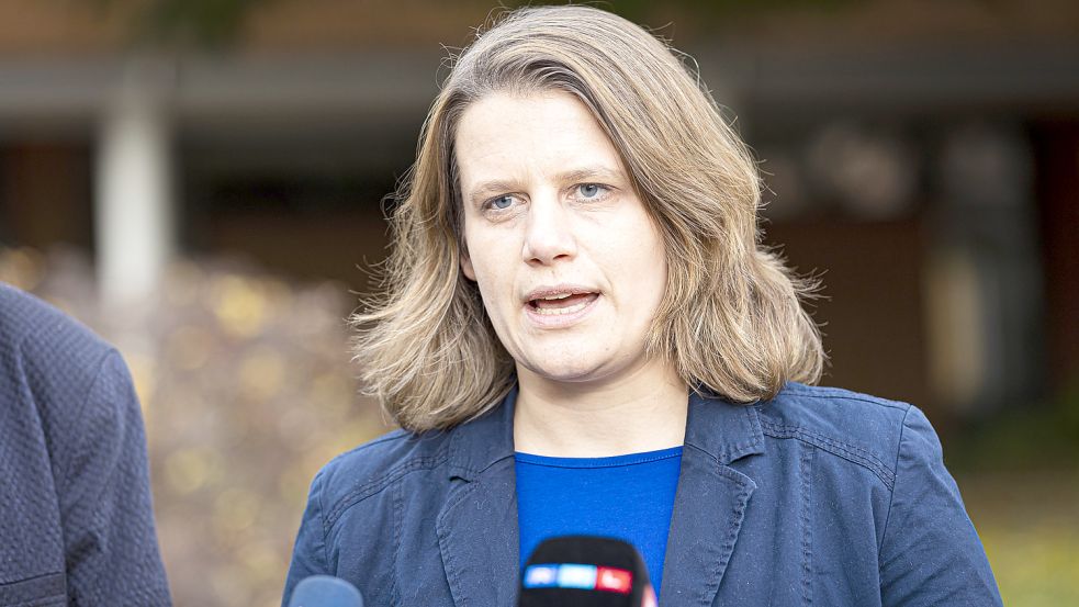 Gibt sich nach Kritik an ihrer Entsendung in den VW-Aufsichtsrat selbstbewusst: Julia Willie Hamburg (Grüne), Kultusministerin und stellvertretende Ministerpräsidentin des Landes Niedersachsen. Foto: Moritz Frankenberg/dpa