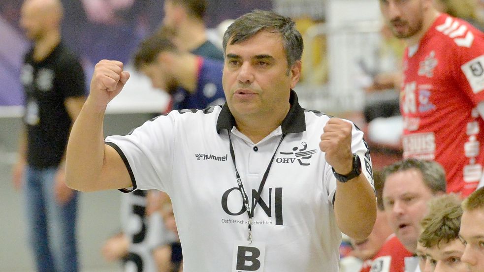 OHV-Trainer Pedro Alvarez war stolz auf die geschlossen starke kämpferische Leistung seiner Mannschaft im Spiel bei der TSV Burgdorf II. Foto: Bernd Wolfenberg