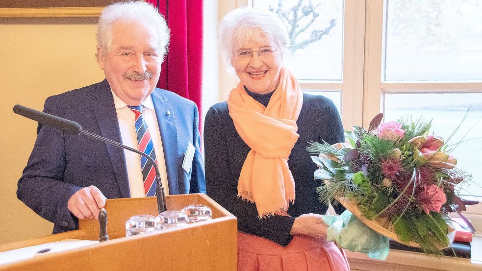 Katrin Rodrian leitete mehr als 15 Jahre lang die Kulturagentur und wurde nun von Rico Mecklenburg in den Ruhestand verabschiedet. Foto: Sebastian Schatz/Ostfriesische Landschaft
