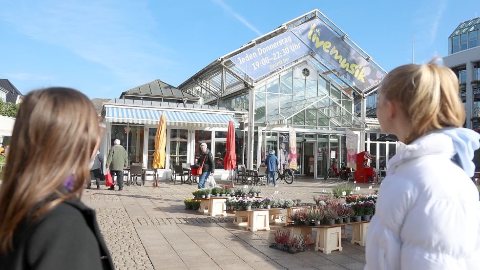 Noch besteht die Markthalle vor allem aus Stahl und viel Glas. Foto: Romuald Banik