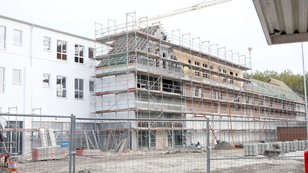 Oberhalb der Läden werden bereits Wohnungen und ein Hotelbereich gebaut. Foto: Romuald Banik