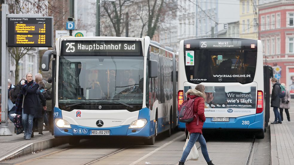 Der Finanzstreit um das 49-Euro-Ticket verzögert den Start Foto: dpa