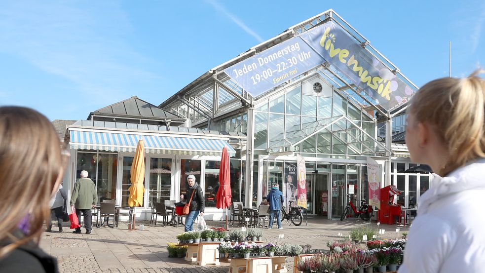 Noch besteht die Markthalle vor allem aus Stahl und viel Glas. Foto: Romuald Banik