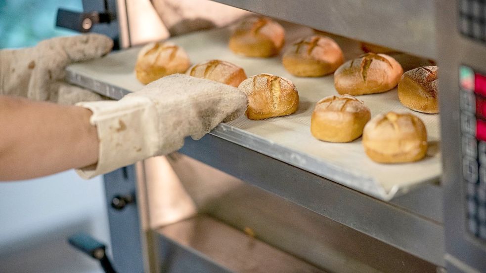 Bäckerei: Steigende Betriebskosten, hohe Energiepreise und eine sinkende Kaufkraft machen Handwerksbetrieben in Deutschland zu schaffen. Foto: Fabian Sommer/dpa