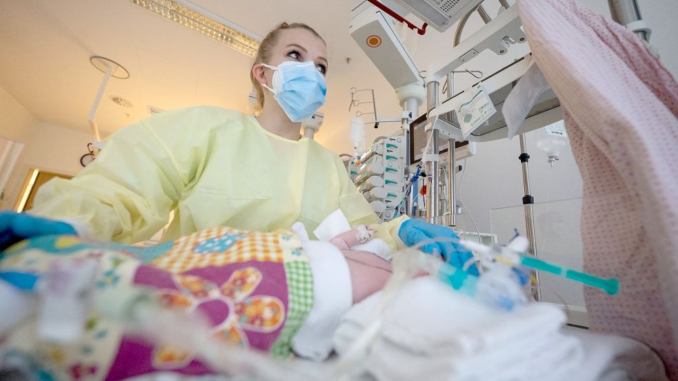 Hohe Auslastung: Das RS-Virus sorgt für volle Kinderintensivstationen in den Kliniken in Norddeutschland. Ein Überblick. Foto: dpa/Marijan Murat