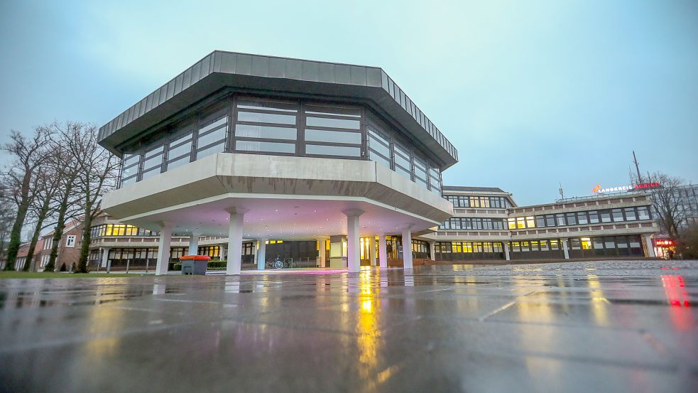 Im Auricher Rathaus wurde die Erhöhung der Grundsteuern auf den Weg gebracht. Foto: Romuald Banik