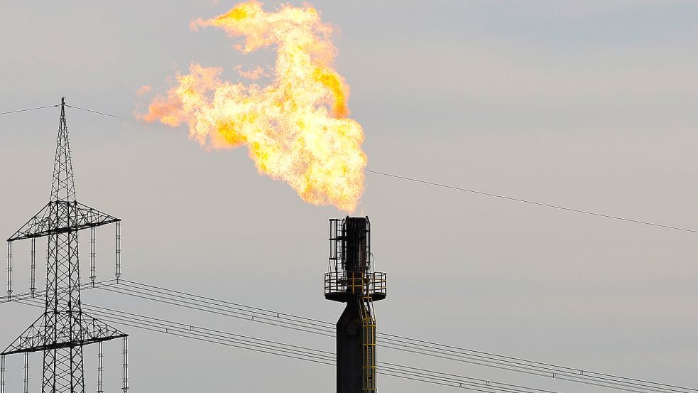 Immer wieder wird überschüssiges Gas verbrannt. Foto: Imago Images/ Michael Ketzer