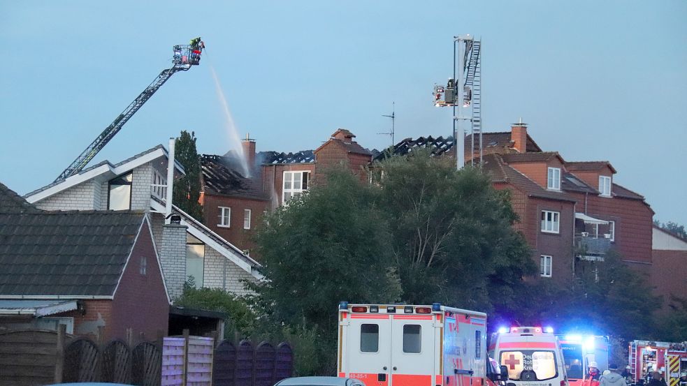 Bei dem Großbrand im Taxusweg in Borssum wurde der Dachstuhl komplett zerstört. Foto: Heino Hermanns