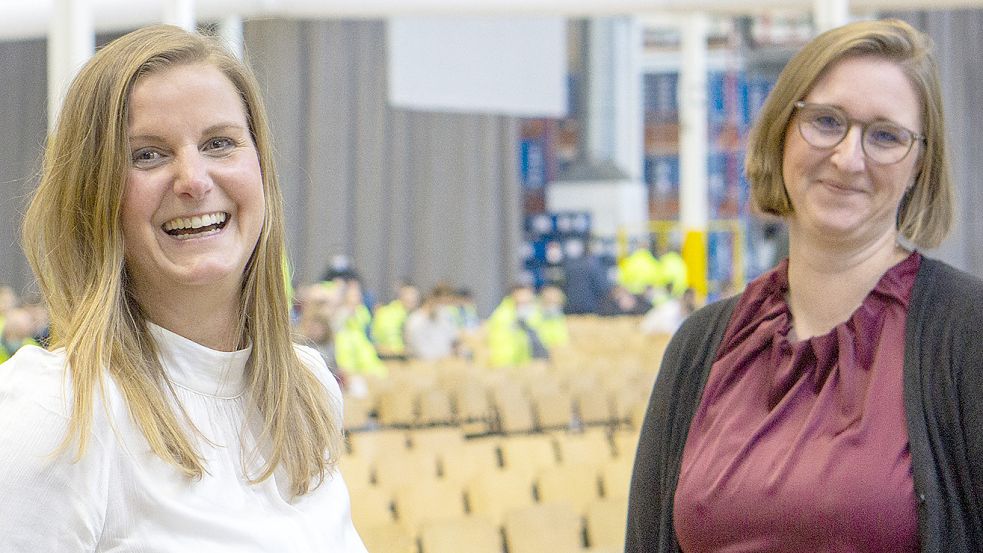 Die bisherige Emder VW-Personalchefin Ingrid Rieken und Nachfolgerin Nina Vogt. Foto: VW Emden