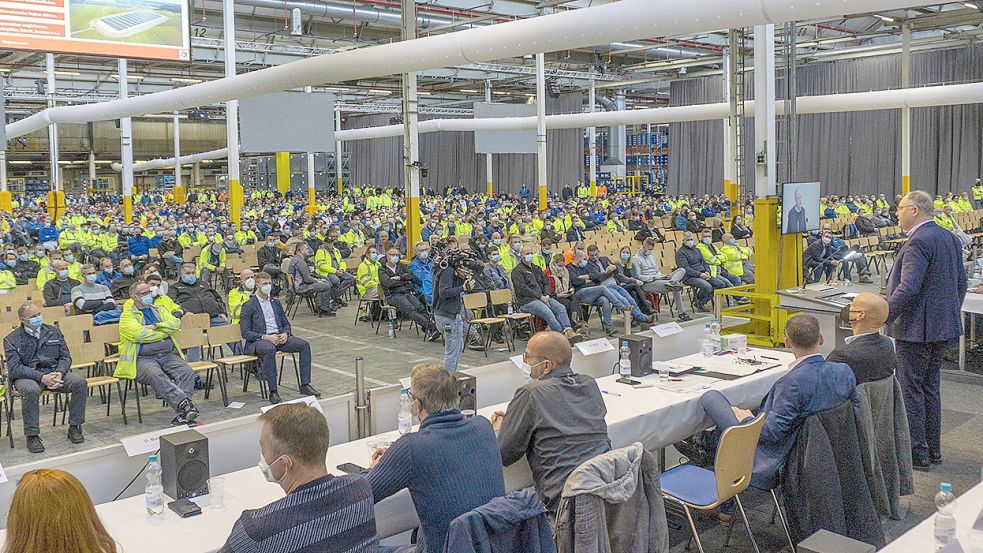 Rund 4000 Mitarbeiter nahmen an der Betriebsversammlung bei VW Emden teil. Foto: VW Emden