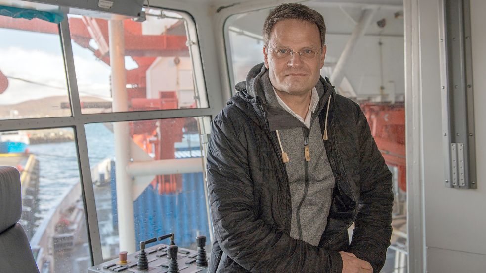 Professor Dr. Markus Rex steht 2019 als Leiter der Expedition und des Forschungsprojekts Mosaic auf der Brücke der Polarstern, dem Forschungsschiff des Alfred-Wegener-Instituts. Foto: Picture Alliance/DPA/Alfred-Wegener-Institut/Helmhol/Esther Horvath