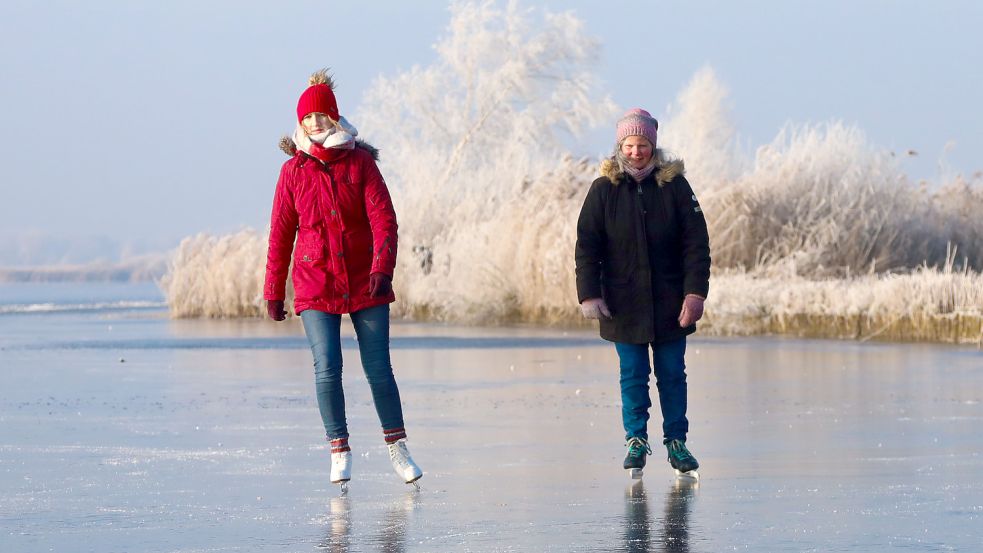 Zwei Schöflerinnen drehten am Dienstag ihre Runden auf dem Großen Meer. Foto: Romuald Banik