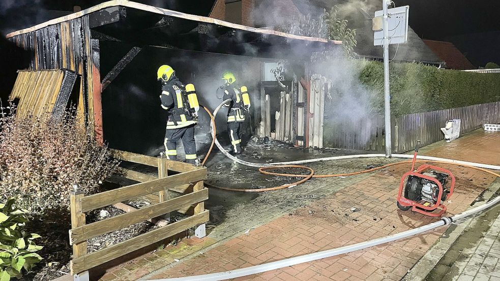 Im Oktober 2021 brannte ein Carport. Foto: Feuerwehr Wirdum