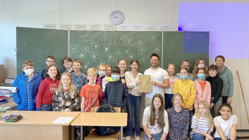 Die Klasse 6c alleine hatte beim Spendenlauf 1200 Euro eingenommen: eine der größten Klassensummen. Foto: UEG