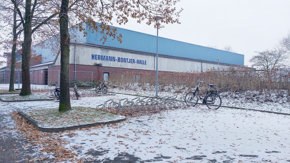Die Hermann-Bontjer-Halle in Moorhusen. Die Heizungen in den Umkleideräumen sind defekt. Foto: Franziska Otto