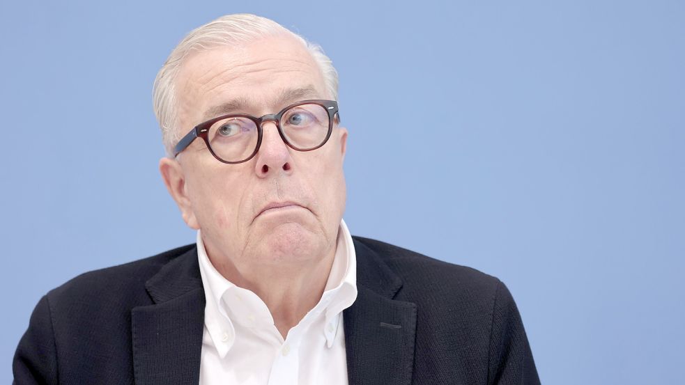 Klaus Reinhardt, Präsident der Bundesärztekammer, spricht sich im Gespräch mit unserer Zeitung für ein „umfassendes und dauerhaftes Böllerverbot“ aus. Foto: IMAGO/M. Popow