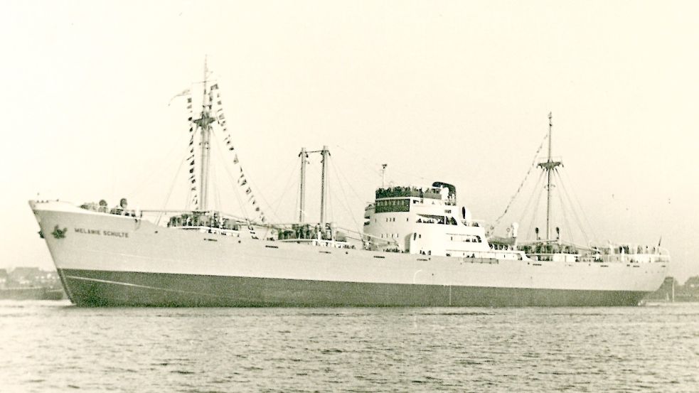 Der Stückgutfrachter Melanie Schulte sank vor 70 Jahren im Nordatlantik. Die Geschichte bewegt noch heute viele Emder. Fotos: privat