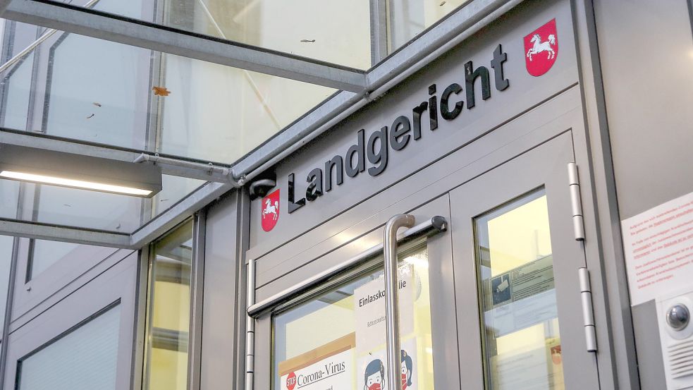 Der Eingang des Landgerichts im Auricher Schloss. Foto: Romuald Banik