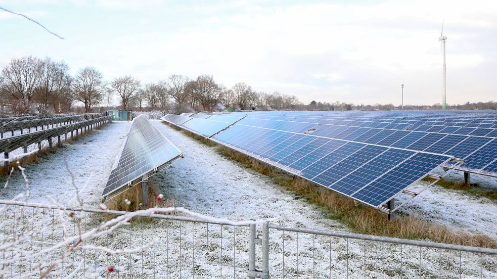 Ein Solaranlagenfeld in Walle. Die beiden Alt-Anlagen in der Stadt Aurich genießen Bestandsschutz. Foto: Romuald Banik
