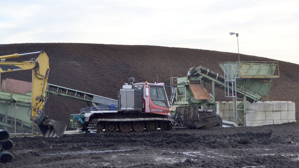 Torfabbau-Geräte sind bereits seit vielen Jahrzehnten in Marcardsmoor im Einsatz. Foto: Aiko Recke