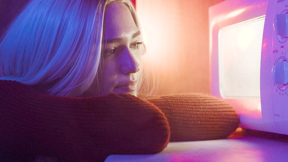 In der Mikrowelle statt im Ofen garen: Spart das Energie? Foto: Unsplash/Stepan Kulyk