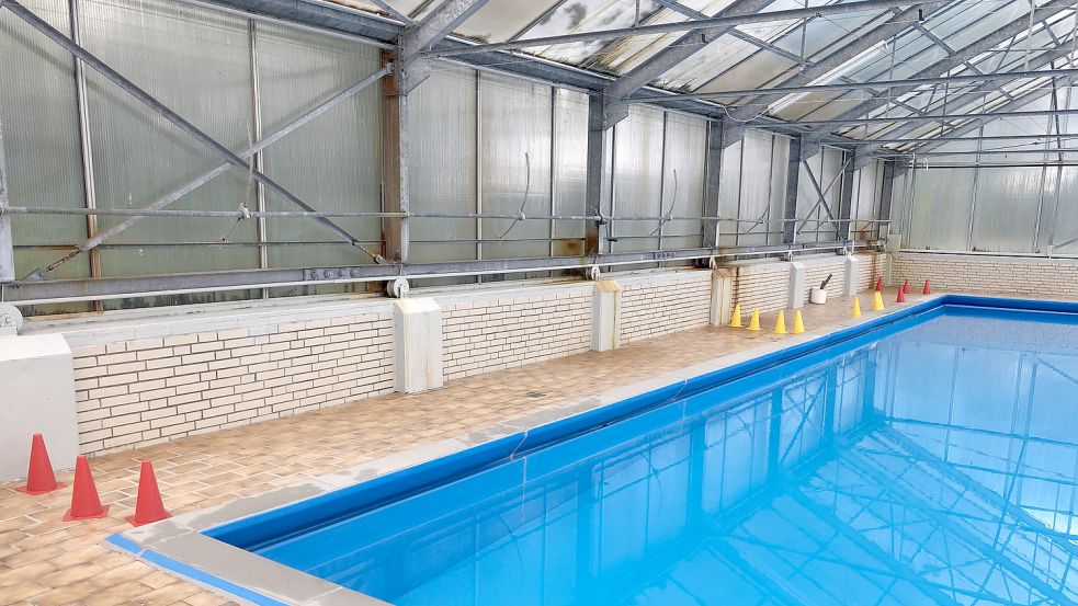 In Westerende soll das Lehrschwimmbecken saniert werden. Foto: privat