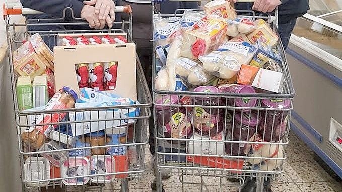 Neben diesem Einkauf gab es in den vergangenen Monaten mehrere private Spenden mit haltbaren Lebensmitteln. Foto: privat