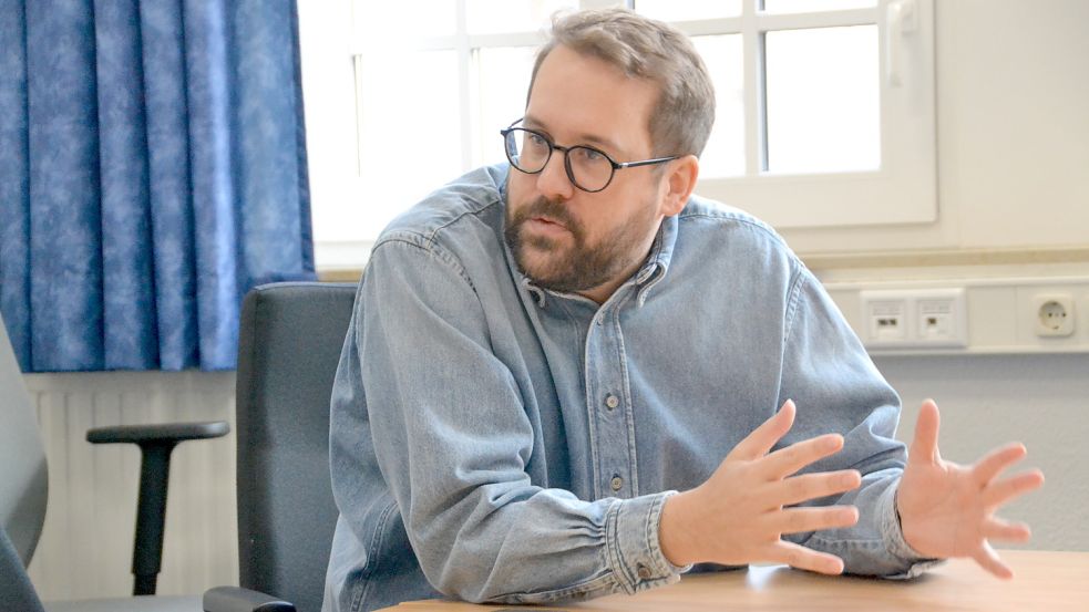 Paul Ronzheimer bei einem Besuch im Auricher Gymnasium Ulricianum. Foto: Aiko Recke