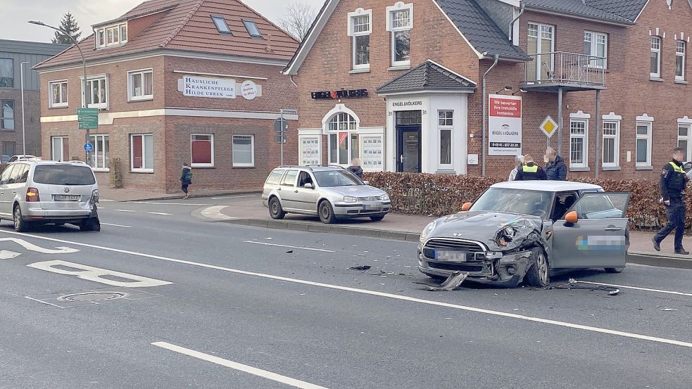 Bei dem Unfall gab es zwei leicht verletzte Personen. Foto: Heino Hermanns