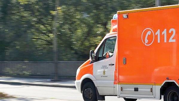 Ein Krankenwagen brachte die Frau ins Krankenhaus. Symbolfoto: Pixabay