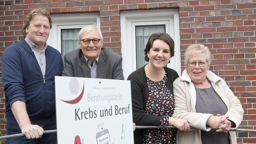 Der Vorsitzende der Else-Cremer-Stiftung, Hermann Cremer (von links), mit den Mitarbeitern der Beratungsstelle „Krebs und Beruf“ Detlef Münk, Alexandra Eschen und Meike Eschen. Foto: Romuald Banik