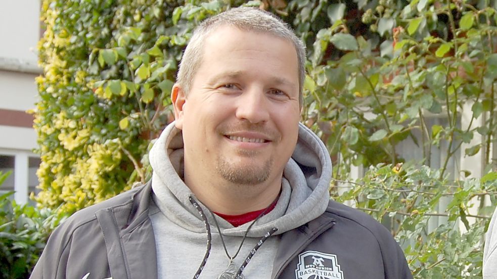 Finn Höncher hat gemeinsam mit Daniel Wagenschütz die Basketball-Abteilung wiederbelebt. Foto: Wolf-Rüdiger Saathoff