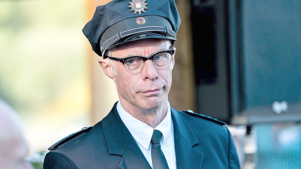 Dirk Bielefeldt in seiner Paraderolle als Polizist Herr Holm. Foto: imago stock&people