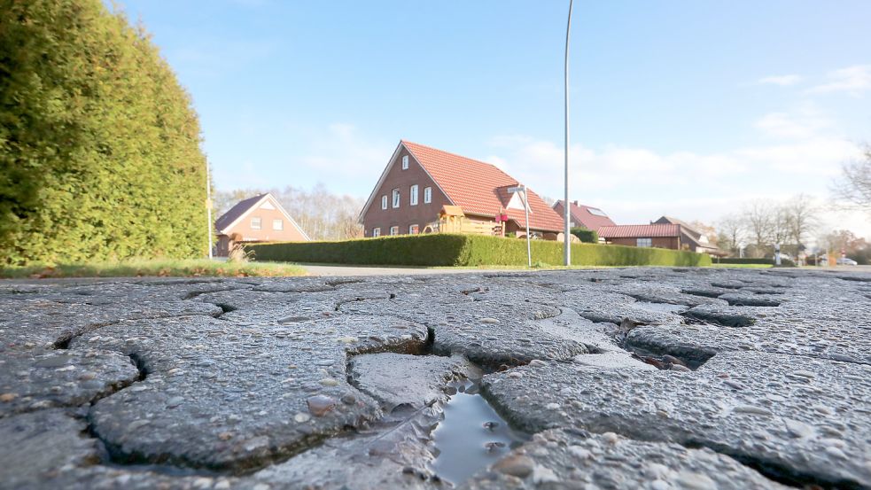 Der Schwarze Weg ist in teils desolatem Zustand. Mithilfe neuer Fördermittel soll sich das nach dem Willen der Gemeinde bald ändern. Foto: Romuald Banik