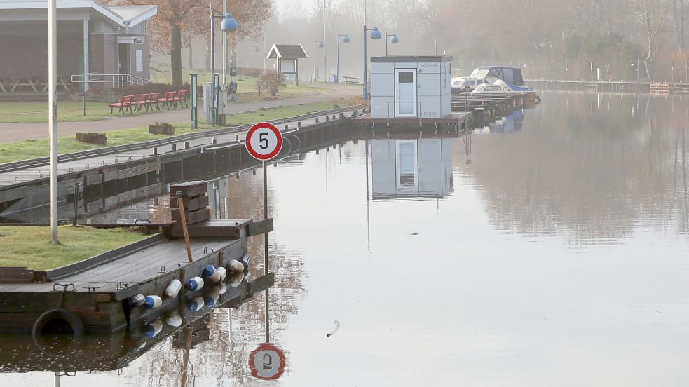 Die Steganlage im Timmeler Hafen soll durch eine Stahlkonstruktion ersetzt werden. Foto: Romuald Banik