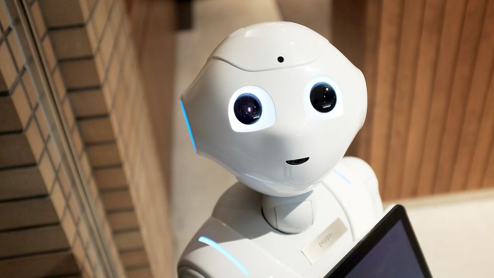 Die neue künstliche Intelligenz hat bislang weder einen Körper, noch einen guten Namen. Ihre Dialoge erinnern aber teilweise an putzige Roboter. Foto: Unsplash/Alex Knight
