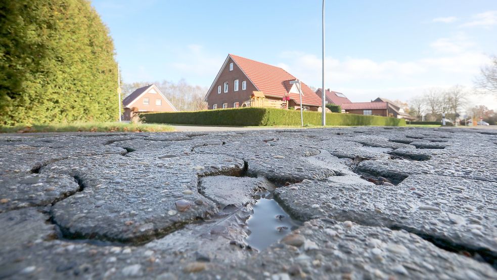 Der Schwarze Weg ist in teils desolatem Zustand. Mithilfe neuer Fördermittel soll sich das nach dem Willen der Gemeinde bald ändern. Foto: Romuald Banik