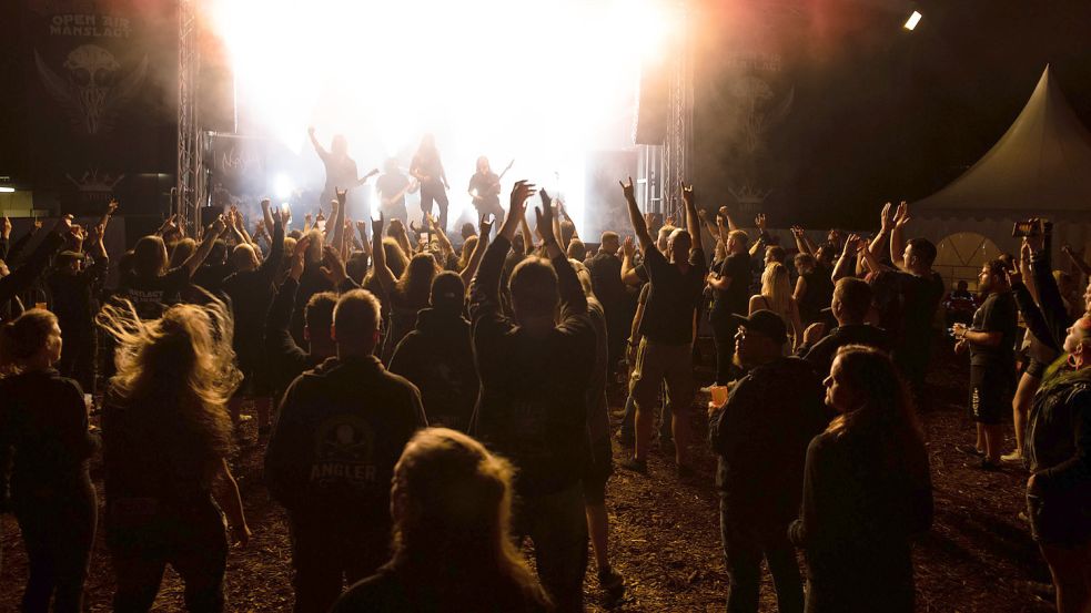 Inzwischen eine feste Größe im Rockkalender: das Let-the-Bad-Times-Roll-Festival in Manslagt. Foto: privat