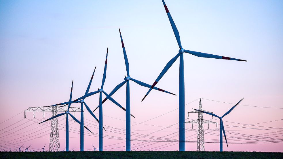 Die Genehmigung von Windrädern dauere viel zu lange, kritisiert der Deutsche Städte- und Gemeindebund. Foto: Jan Woitas / dpa