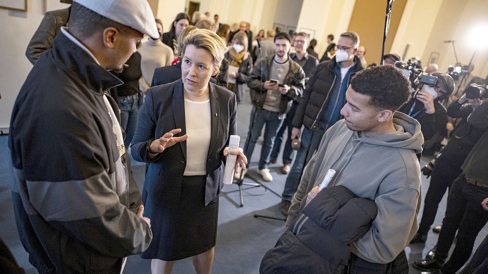 Berlins Regierende Bürgermeistern Franziska Giffey (SPD) hatte zum Gipfel gegen Jugendgewalt geladen. Foto: Fabian Sommer
