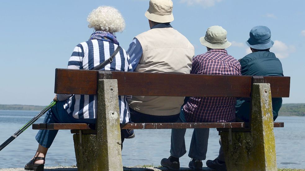 Gehen die Deutschen zu früh in Rente? Ja, meint Bernd Raffelhüschen Foto: imago images/fossiphoto