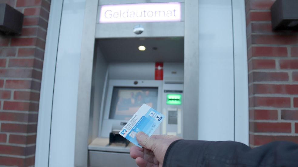Immer seltener nutzen die RVB-Kunden Geldautomaten. Foto: Stephan Schmidt