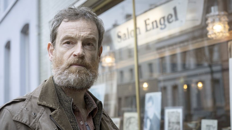 Im Dortmunder „Tatort: Du bleibst hier“ muss Peter Faber (Jörg Hartmann) den Tod seiner Kollegin Martina Bönisch verarbeiten. Jörg Hartmann spielt nicht nur, er hat den „Tatort“ auch geschrieben. Foto: WDR/Bavaria Fiction GmbH/Thomas Kost