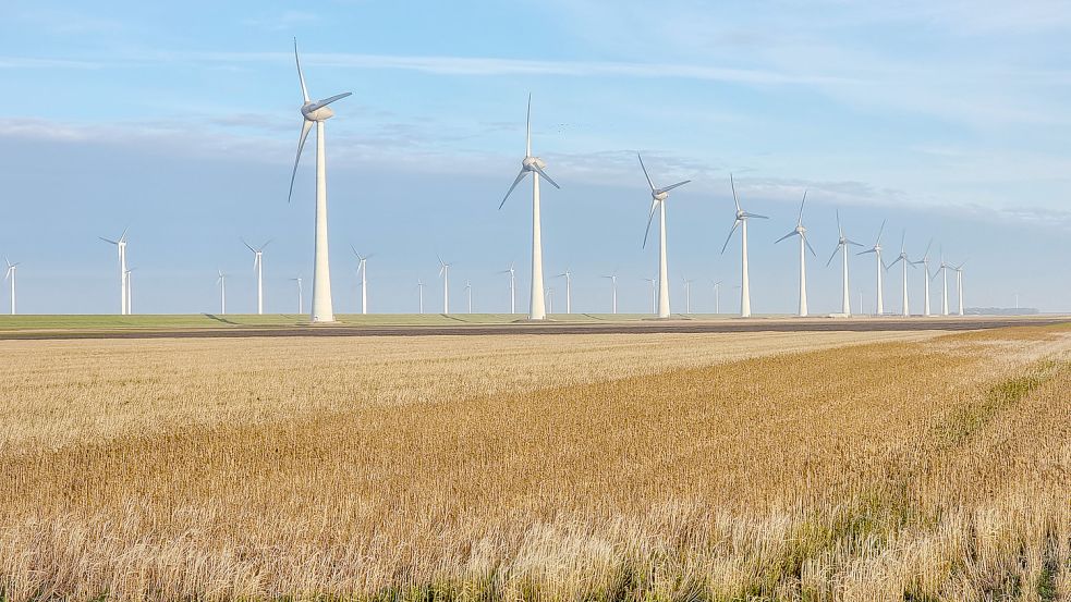 In Deutschland drehen sich fast 30.000 Windräder. Um die Ausbauziele der Bundesregierung zu erfüllen, müssen Tausende neue Anlagen gebaut werden. Foto: Imago Images/YAY Images