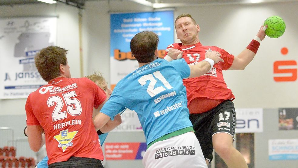 Nach ihrem verpatzten Punktspielstart wollen Evgeny Vorontsov und seine OHV-Teamkollegen im ersten Heimspiel des Jahres am Sonntag gegen den HSV Hannover in die Erfolgsspur zurückfinden. Foto: Bernd Wolfenberg