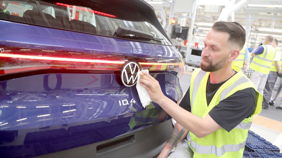 Im Mai vergangenen Jahres startete die Produktion des Elektro-SUV ID 4 im Emder VW-Werk. Foto: Romuald Banik