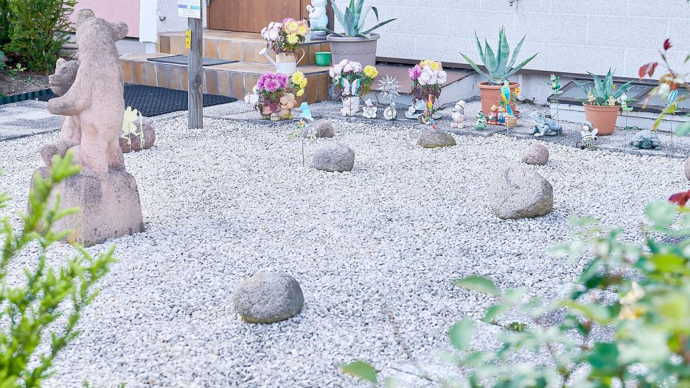 Größere und kleinere Steine liegen in einem Vorgarten in Berlin. Foto: Annette Riedl/DPA