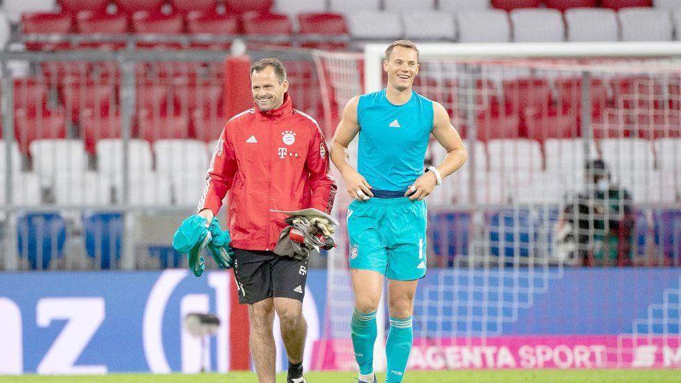 Ende eines Erfolgsduos: Toni Tapalovic (l) und Manuel Neuer. Foto: Matthias Balk/dpa