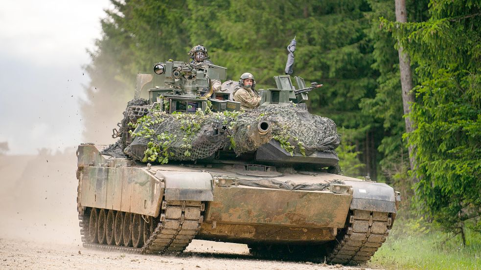 Kampfpanzer M1 Abrams in voller Fahrt Foto: dpa/Nicolas Armer